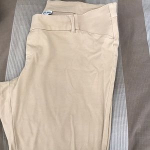 Good condition maternity Pixie Cut pants.